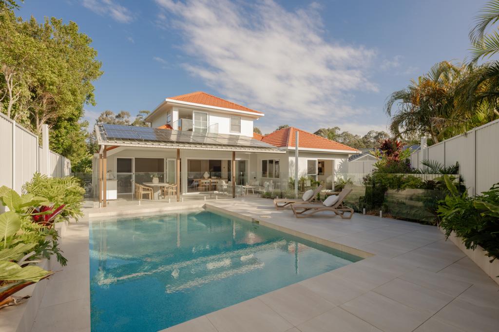 8 STERNLIGHT ST, NOOSAVILLE, QLD 4566