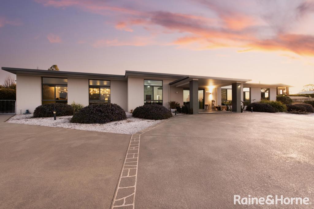 32 Robert Hoddle Gr, Bombira, NSW 2850