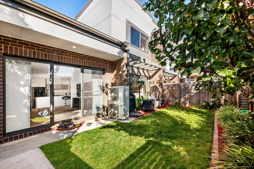 2/41 Arthur Blakeley Way, Coombs, ACT 2611