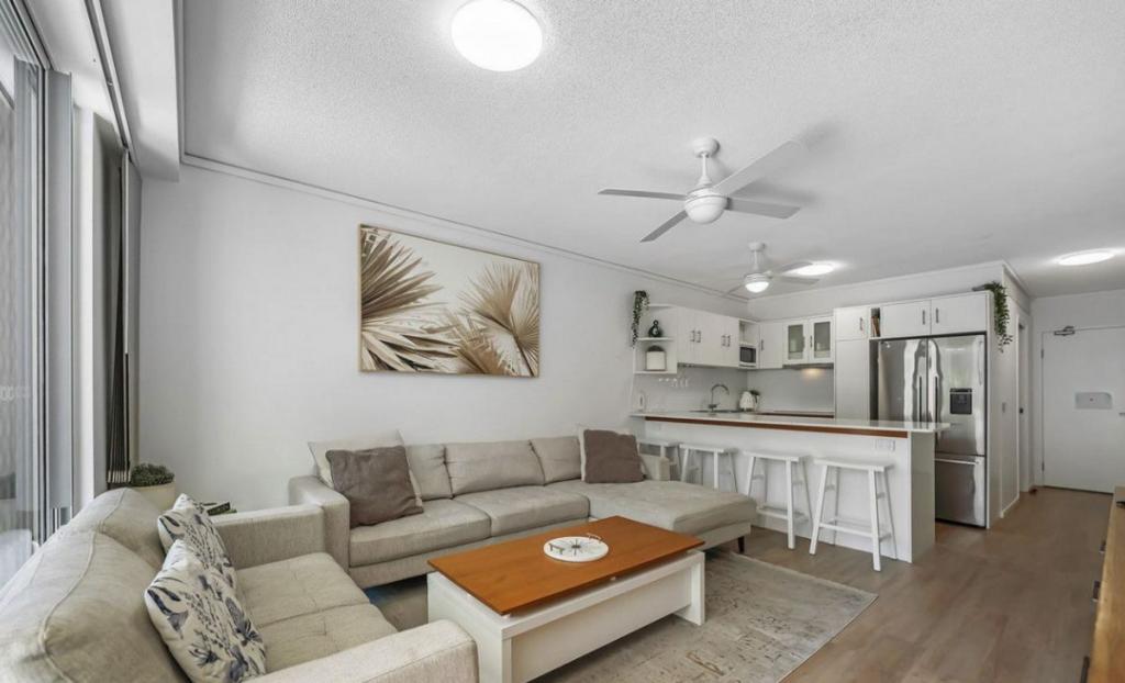2/119 Sunshine Pde, Miami, QLD 4220