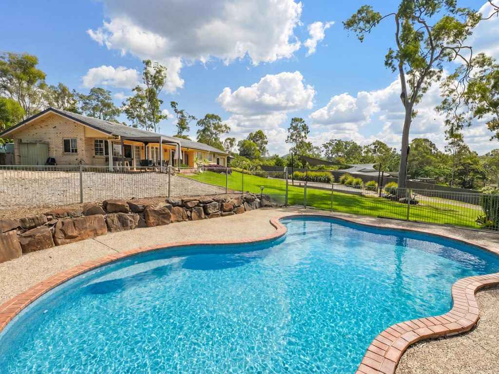 16 Woodvale Dr, Tallai, QLD 4213