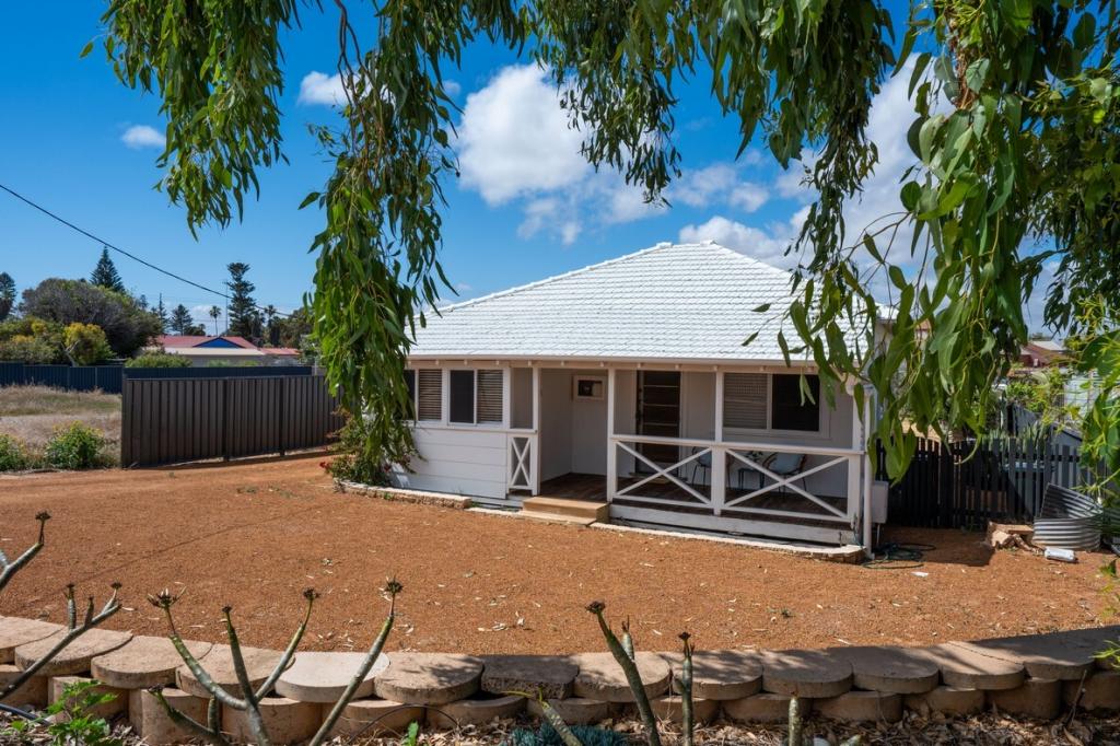206 Evans St, Beachlands, WA 6530
