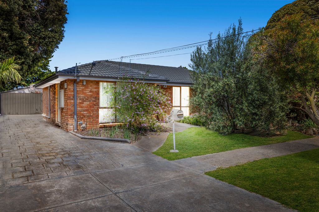 32 ILUKA DR, WERRIBEE, VIC 3030