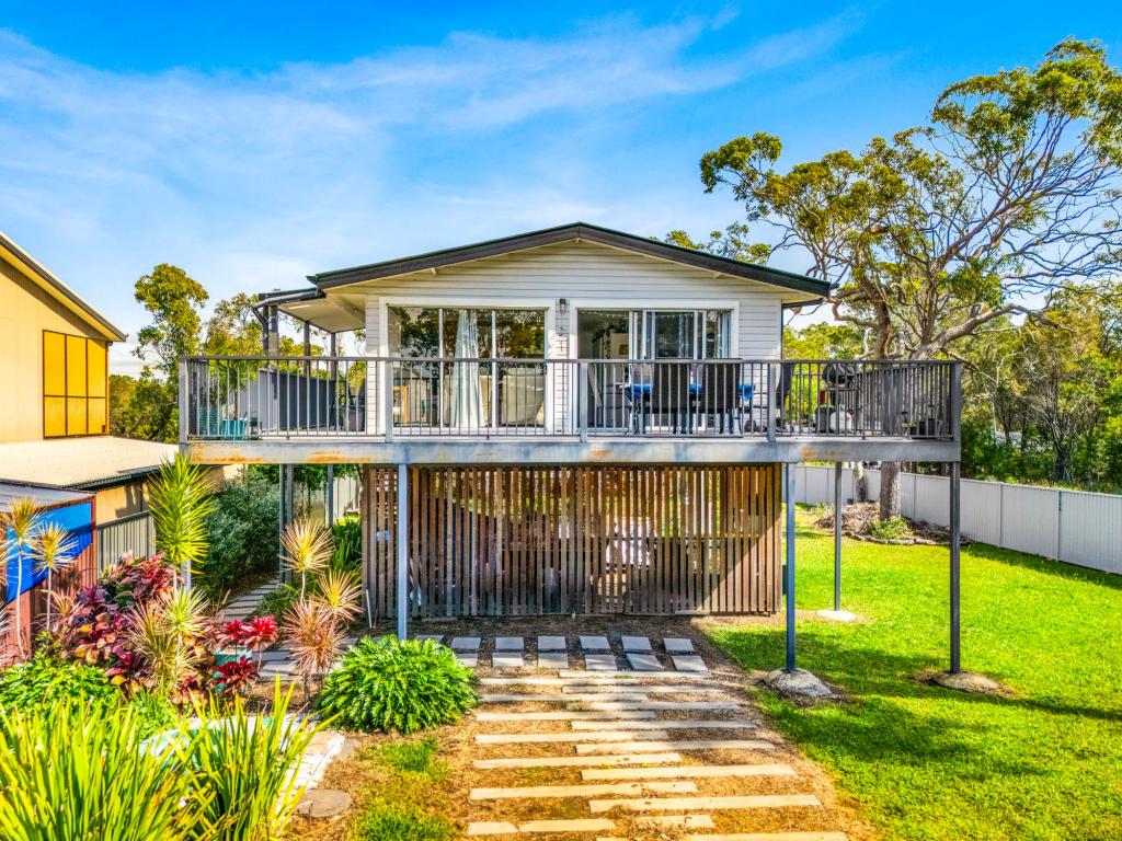 8 BAY DR, RUSSELL ISLAND, QLD 4184