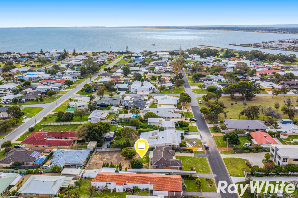 40 Peter St, Halls Head, WA 6210