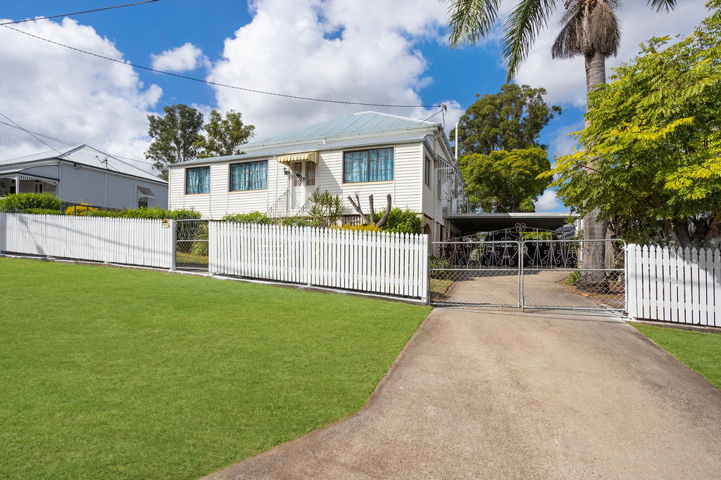 8 Williams St E, Woodend, QLD 4305