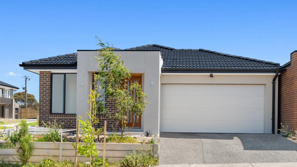 16 SPOTTED HARRIER ST, WALLAN, VIC 3756