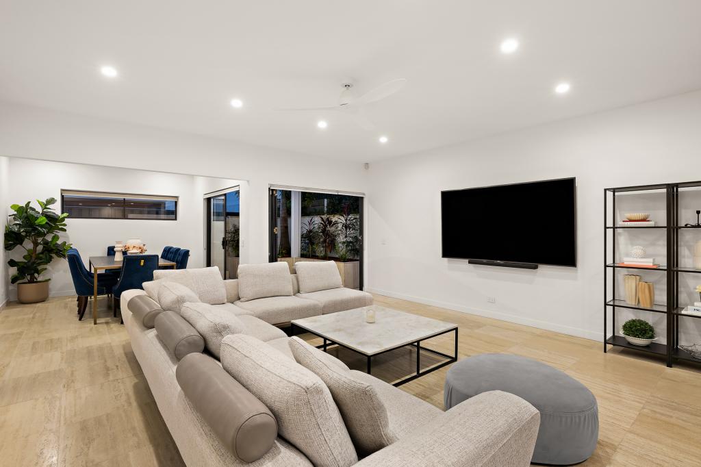 4/3 Enid Ave, Southport, QLD 4215