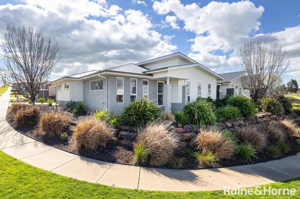 2/34 Ross Pkwy, Gobbagombalin, NSW 2650