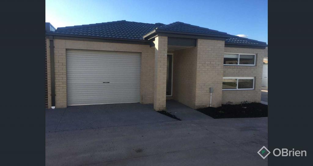 22 Renlik Cct, Cranbourne North, VIC 3977