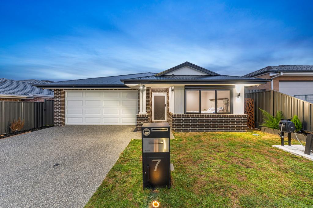 7 Snowbird Rd, Pakenham, VIC 3810