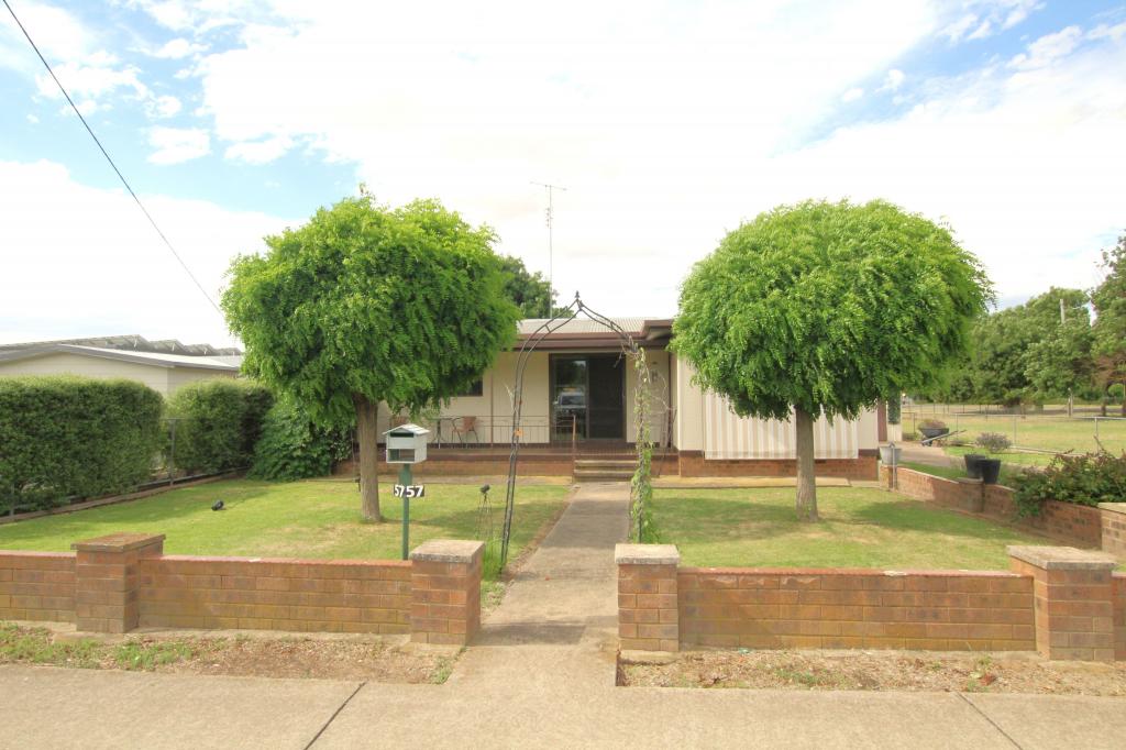 57 Brial St, Boorowa, NSW 2586