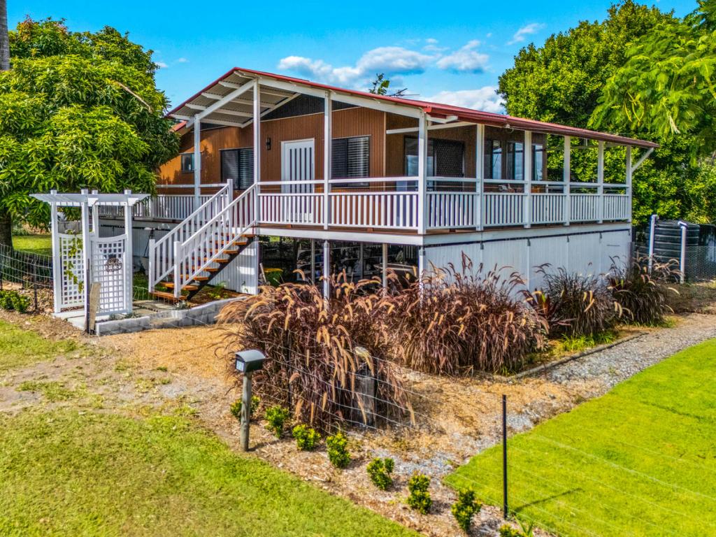 22 Mark Rd, Russell Island, QLD 4184