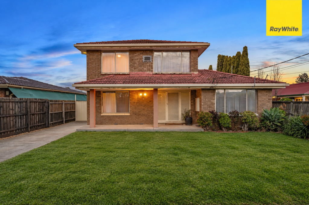 8 Thomas Ave, Melton South, VIC 3338