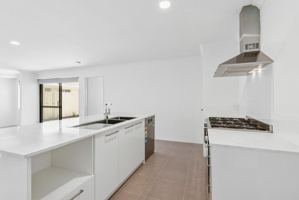 25 Lunarossa Dr, Two Rocks, WA 6037