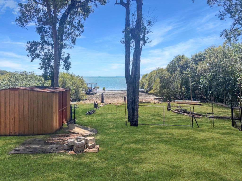 43 Blue Bay Cres, Macleay Island, QLD 4184
