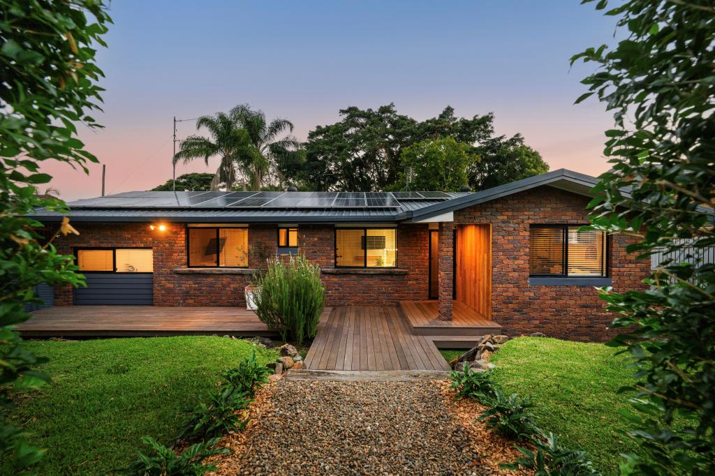 26 BLUEGUM BVD, BANORA POINT, NSW 2486