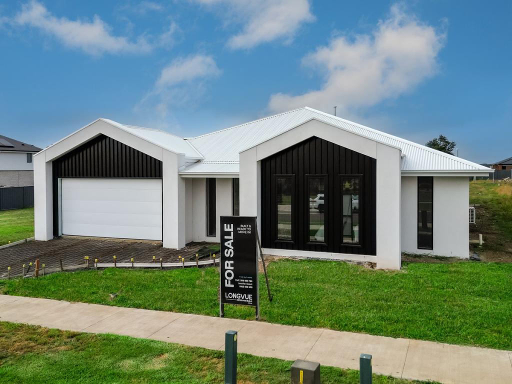 27 CORSAIR BVD, DROUIN, VIC 3818