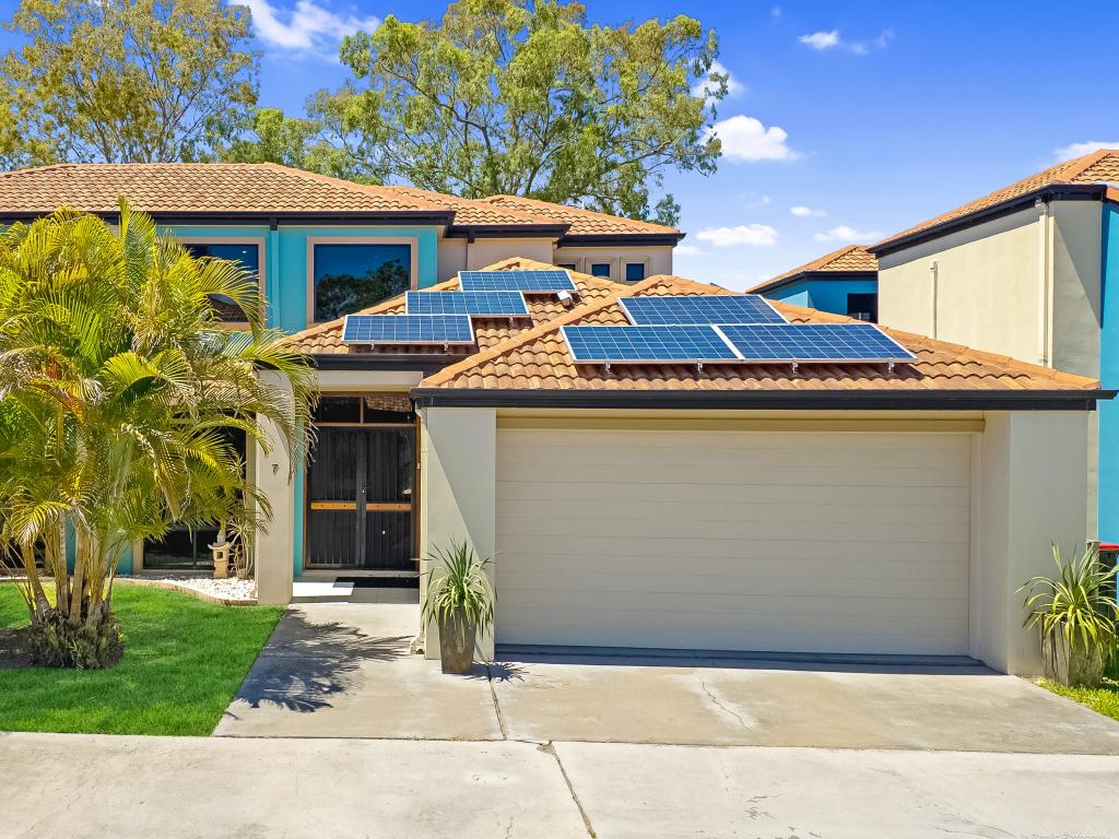 7/2 Barnstaple St, Torquay, QLD 4655