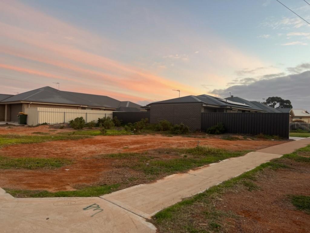 39 Mcritchie Cres, Whyalla Stuart, SA 5608