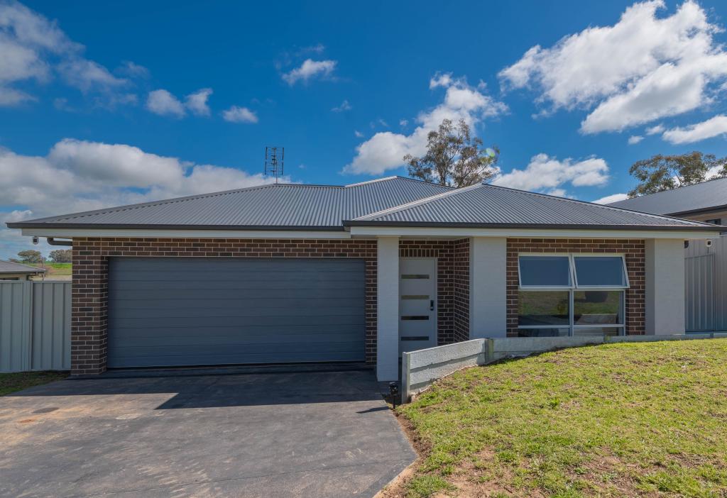 19 Rosewood Ave, Parkes, NSW 2870