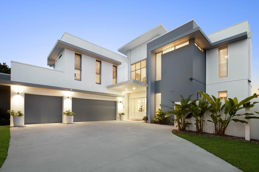 2 Cedar Pl, Broadbeach Waters, QLD 4218