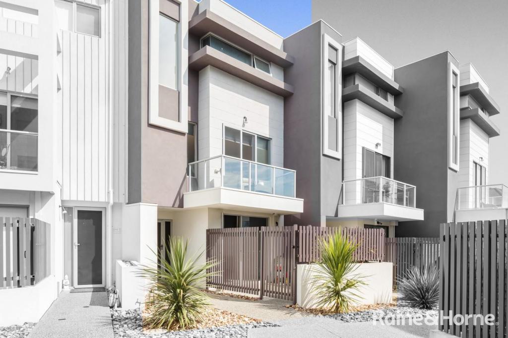 8/25 BOATHOUSE DR, CAROLINE SPRINGS, VIC 3023