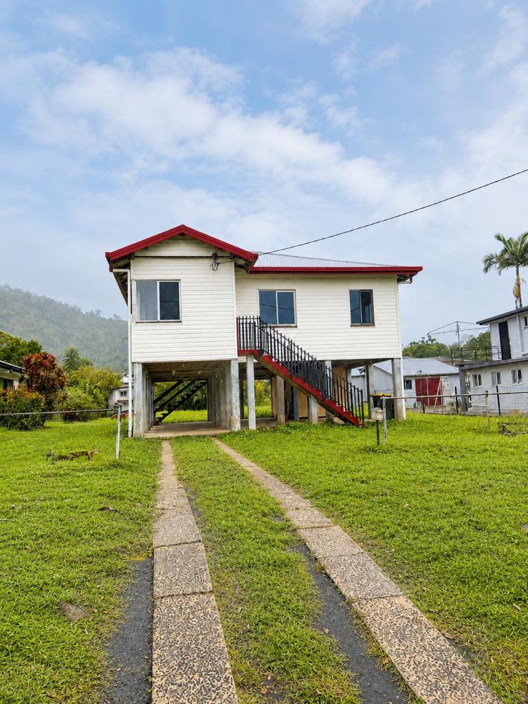 18 Curtis St, Tully, QLD 4854
