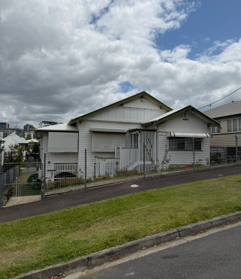 18 Royal Ave, Spring Hill, QLD 4000