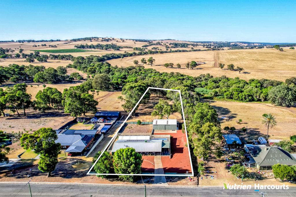 8 Lefroy St, Gingin, WA 6503