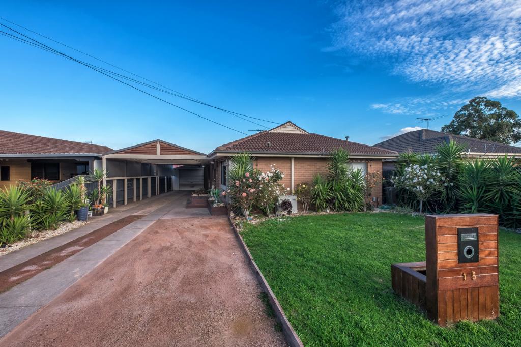 15 Falcon Dr, Melton, VIC 3337
