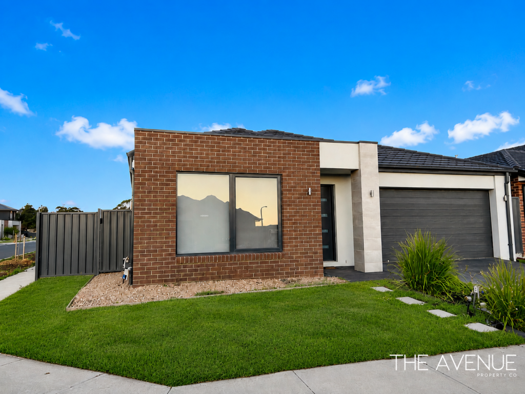 11 MALLAIG DR, BEVERIDGE, VIC 3753
