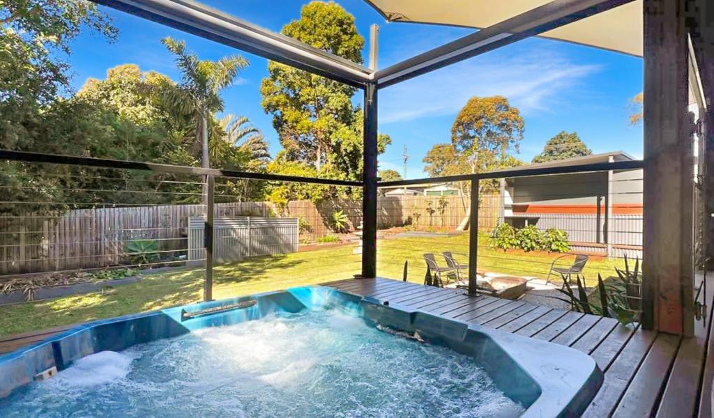 4 Con St, Macleay Island, QLD 4184