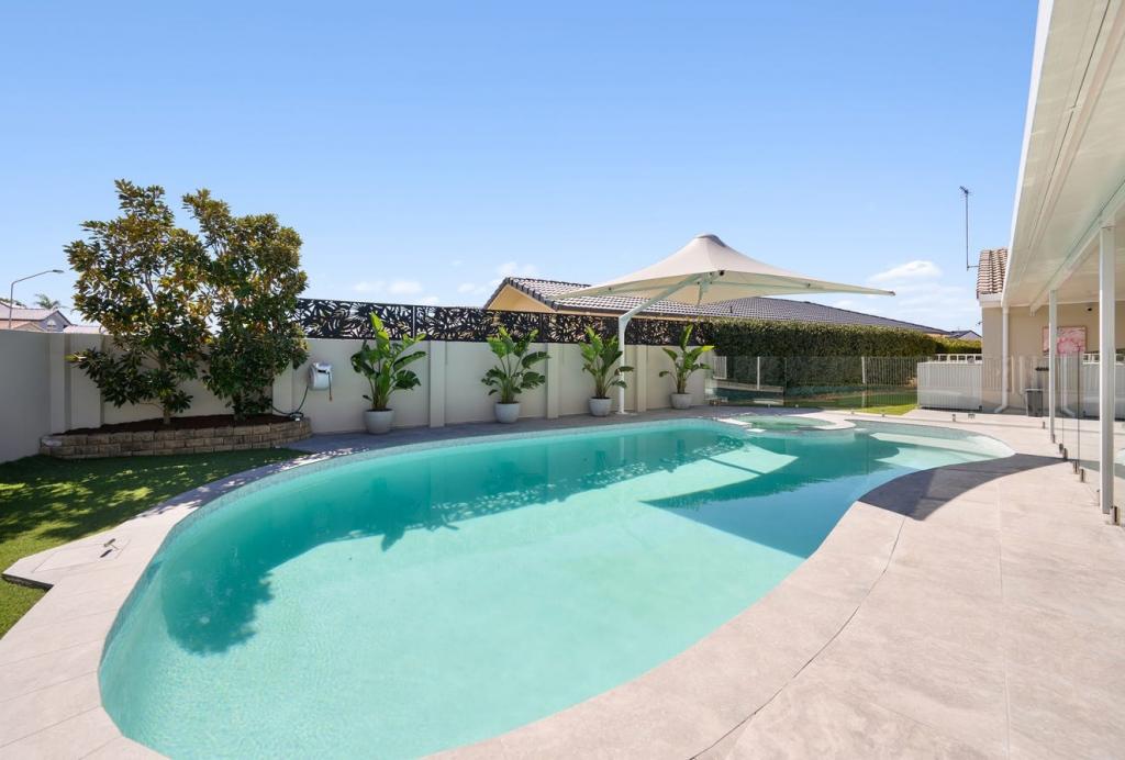 3 Seabreeze St, Paradise Point, QLD 4216