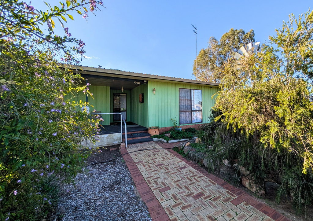 65 Forrest St, Kellerberrin, WA 6410