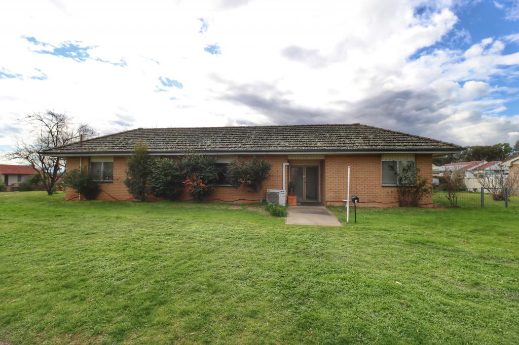 6 Duffey Ave, Cowra, NSW 2794