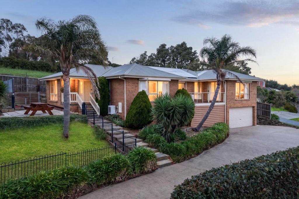 1/97 Strathavan Dr, Berwick, VIC 3806