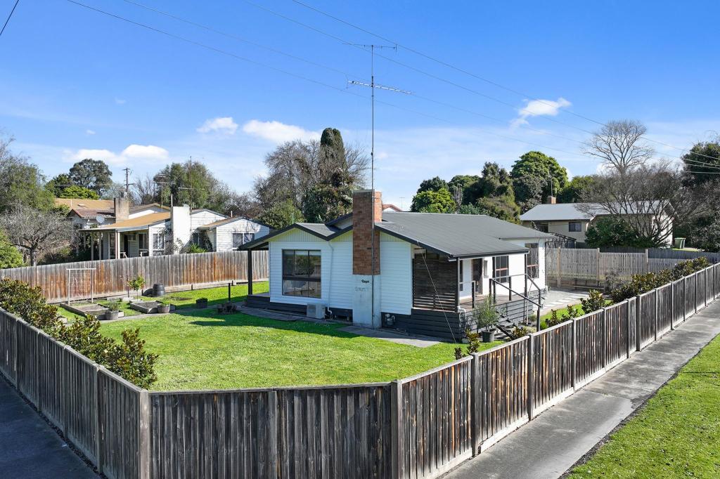 24 Eastern Ave, Newborough, VIC 3825
