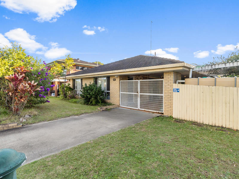 15 Grevillia Ave, Southport, QLD 4215