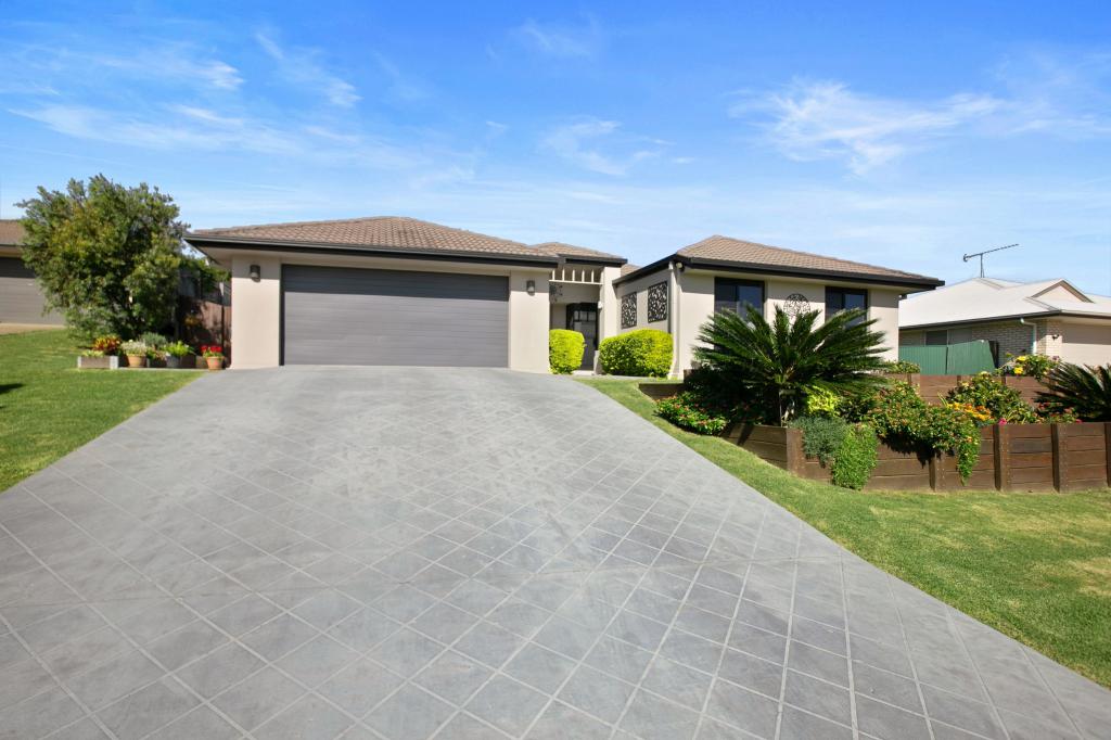 8 Chairmans Cl, Jones Hill, QLD 4570