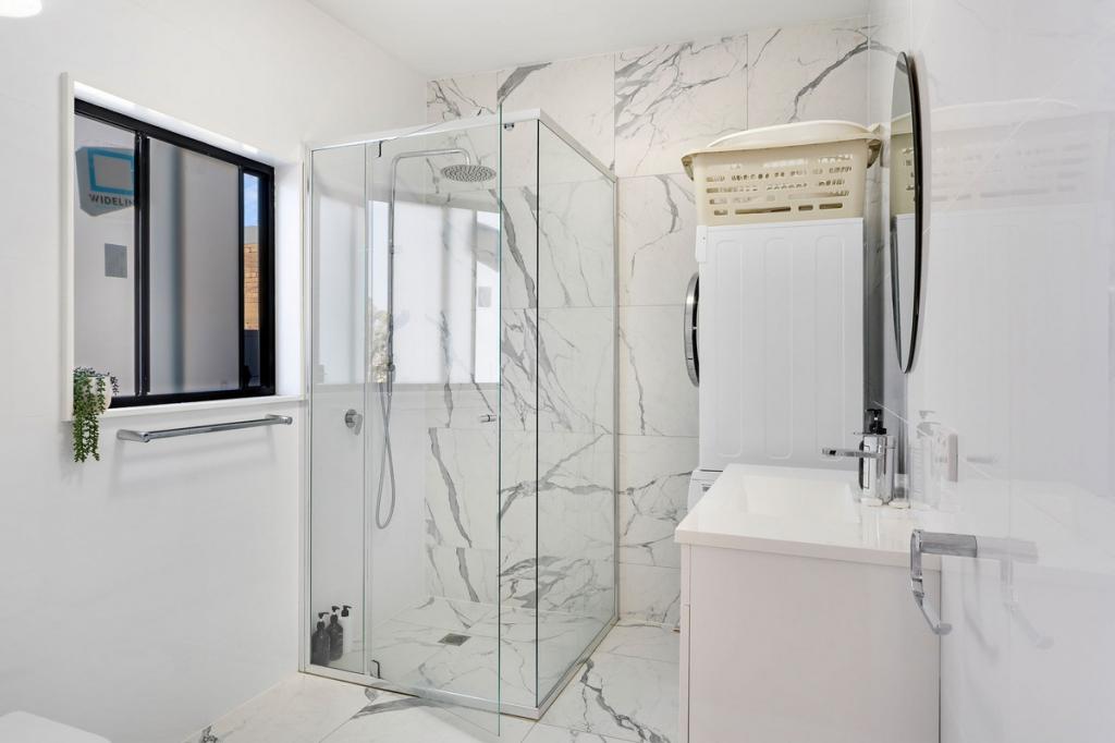 Upstairs 22 The Entrance Rd, The Entrance, NSW 2261