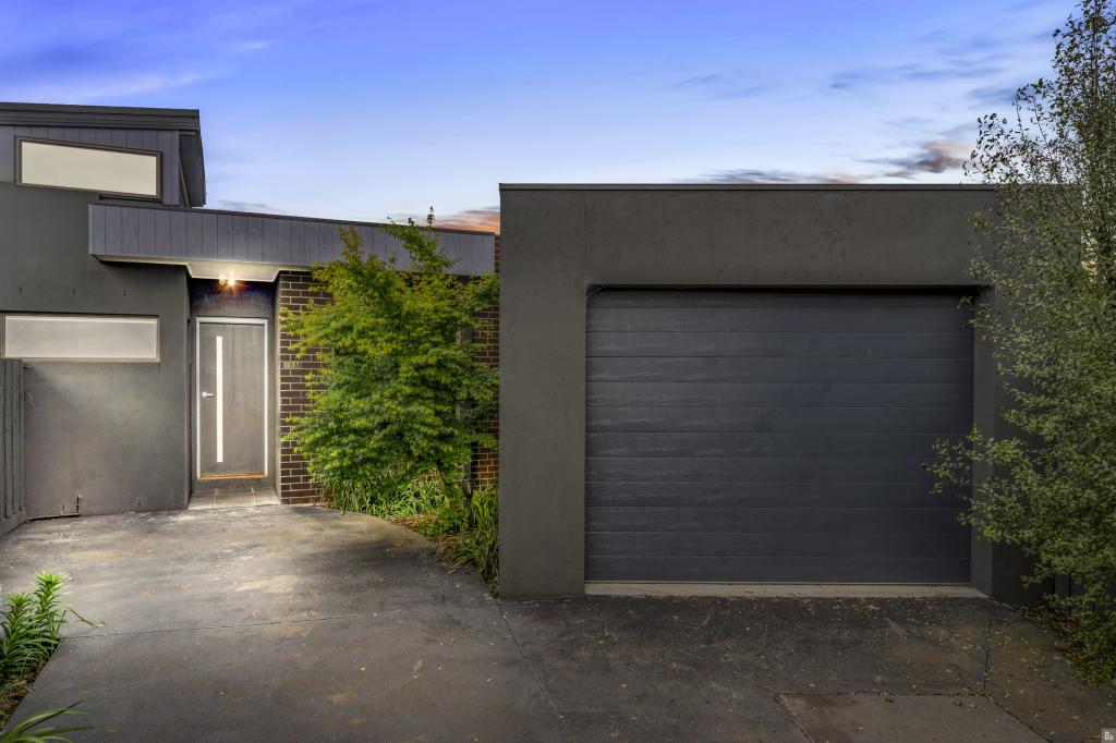 2/13 SUTHERLAND CT, EPPING, VIC 3076