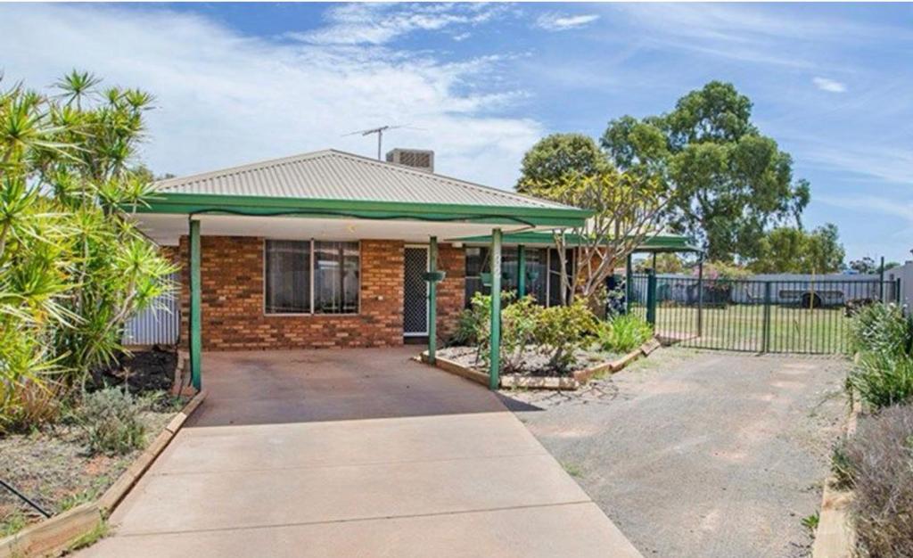 32 BLACKALL PL, SOUTH KALGOORLIE, WA 6430