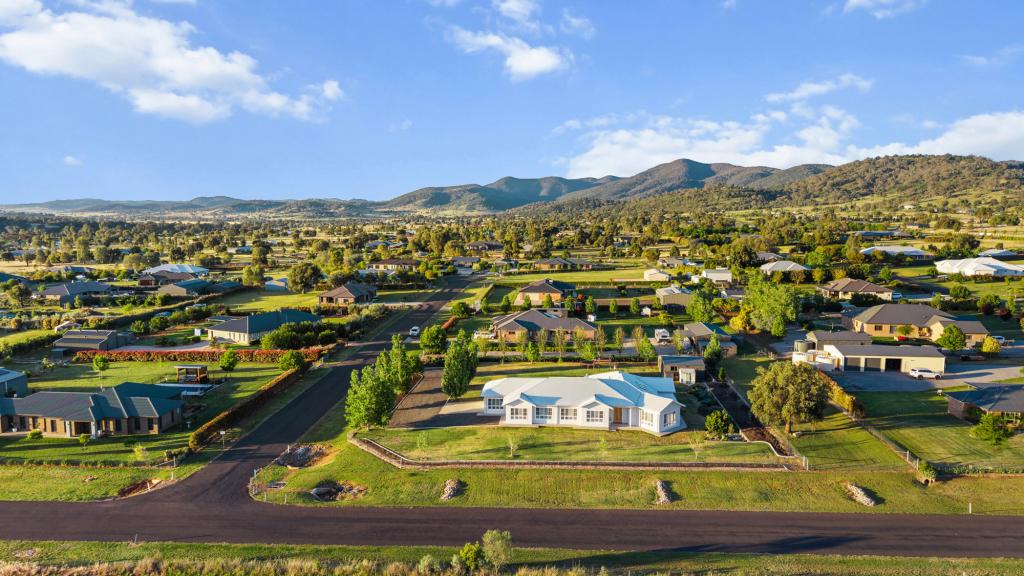 2 Koreelah Cl, Moore Creek, NSW 2340