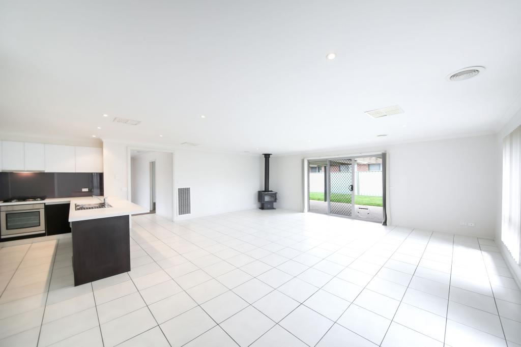 2/451 KEMP ST, LAVINGTON, NSW 2641