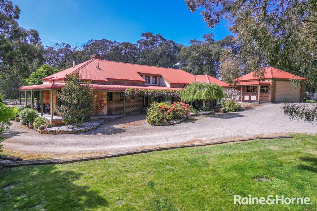 61 Outawood Rise, Gisborne, VIC 3437