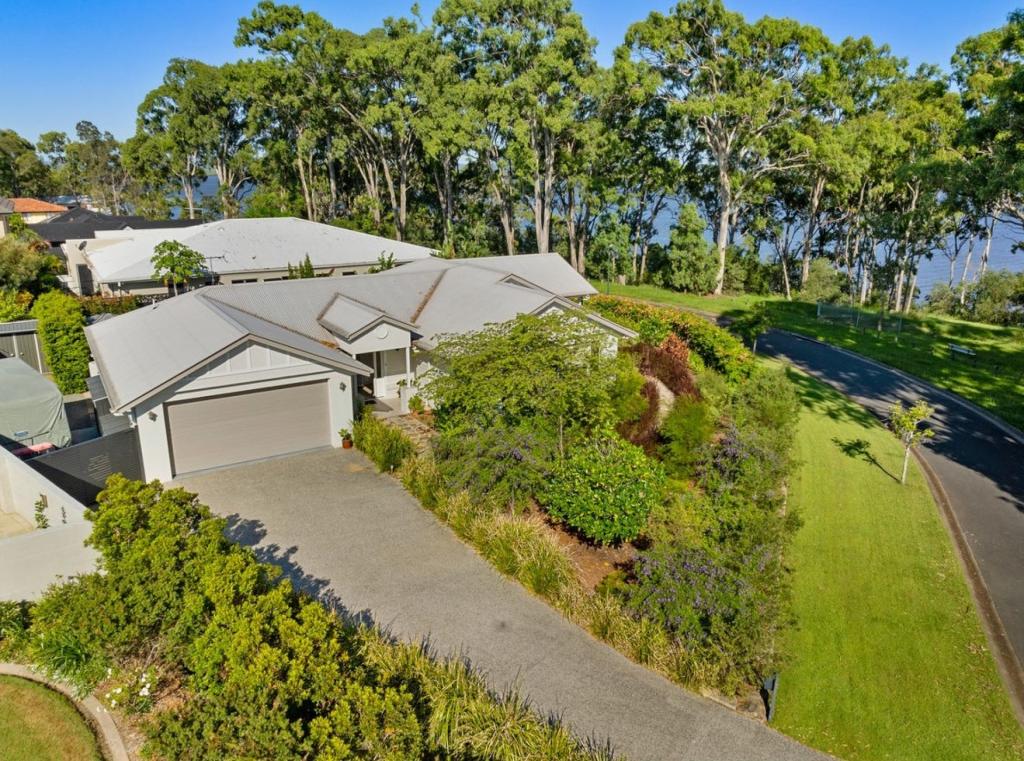 11 Sandy Cove Pl, Redland Bay, QLD 4165