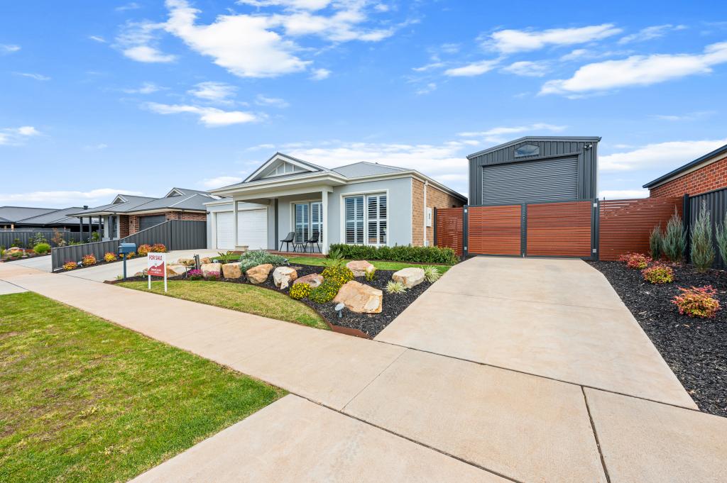 49 Swan Lake Dr, Sale, VIC 3850