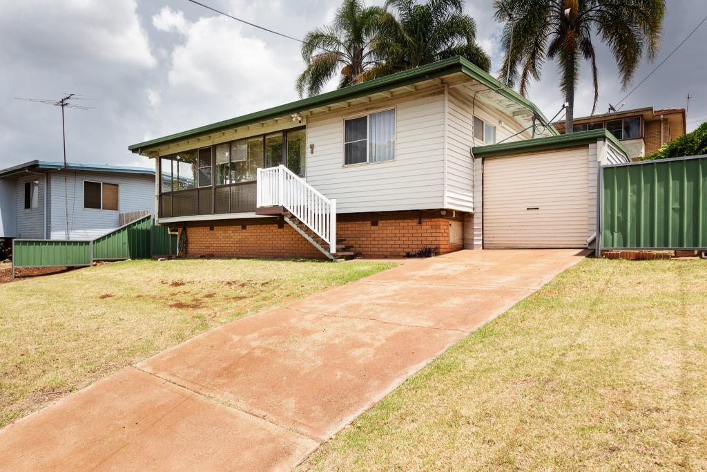 7 Gordon Ave, Rockville, QLD 4350