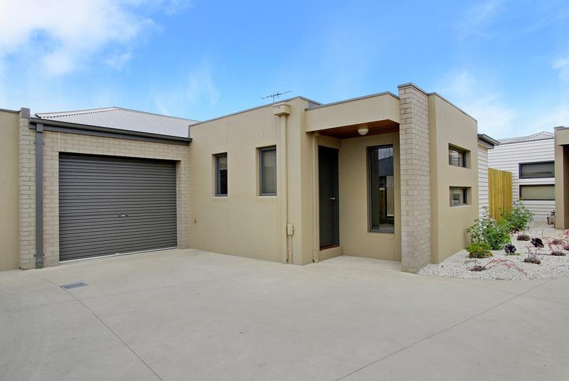 2/20 Senior Ct, Highton, VIC 3216